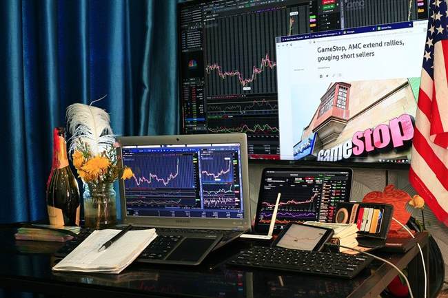 泽连斯基与特朗普通话，讨论追加对俄制裁和保护乌领空方案